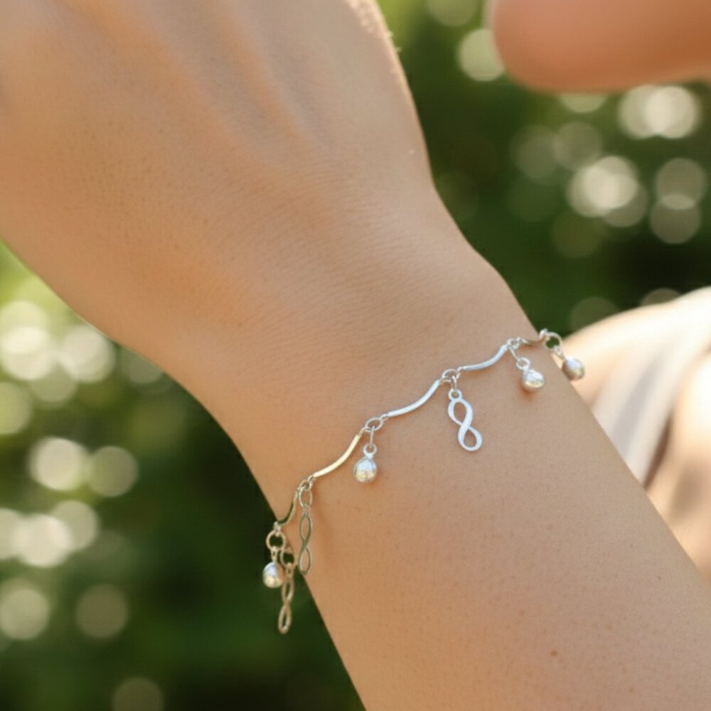 "Trendy Handmade Bracelet – A Thoughtful Gift for Girls & Women | UNVRC1017